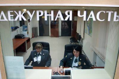 Россиянка избила ребенка и защищавшую его сотрудницу полиции - lenta.ru - Санкт-Петербург - Забайкальский край