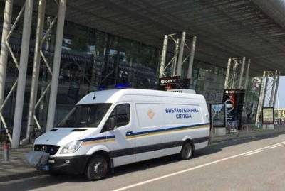 Из львовского аэропорта эвакуируют людей: угроза взрыва - kp.ua - Украина - Львов