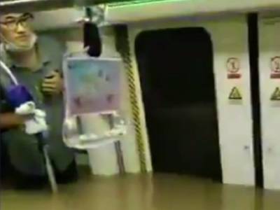 Наводнение в Китае: люди погибли в затопленном метро - newzfeed.ru - Австрия - Китай - Бельгия - Германия - Голландия