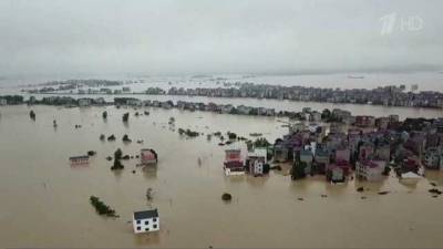 В Китае 12 человек утонули в затопленном метро — жуткие видео наводнения - novostiua.news - Китай - Украина - Чжэнчжоу