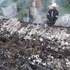 В Запорожской области спасатели тушили пожар в жилом доме. Фото - reporter-ua.com - Украина - Запорожская обл.
