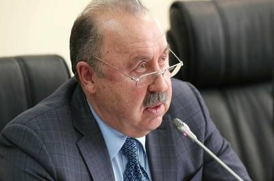 Валерий Газзаев - Необходимо менять эмоциональный настрой сборной России по футболу, считает Газзаев - pnp.ru - Россия - Италия