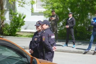 Россиянка избила сына и вступившуюся за него сотрудницу полиции - versia.ru - Санкт-Петербург