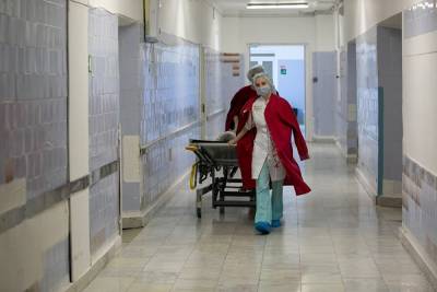 Олег Эргашев - В Петербурге две ковидные больницы прекращают принимать больных коронавирусом - znak.com - Санкт-Петербург