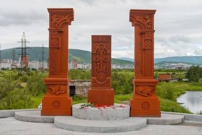 Юрий Гришан - В Магадане отреставрировали мемориал русско-армянской дружбы - lenta.ru - Магаданская обл. - Магадан