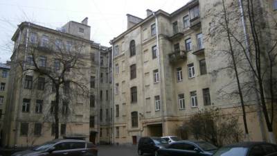 Пенсионеры, медсестра и предприниматель пытались переписать квартиру в центре Петербурга по поддельным документам - piter.tv - Санкт-Петербург