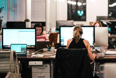 Россияне рассказали о незаконных штрафах на работе - lenta.ru