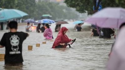 Чжао Лицзянь - Число жертв наводнения в китайском Чжэнчжоу возросло до 25 человек - runews24.ru - Китай - Чжэнчжоу