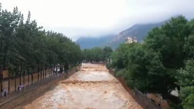 Разрушенная плотина и затопленное метро: власти Китая эвакуируют людей из-за наводнения в Чжэнчжоу - russian.rt.com - Китай - Чжэнчжоу