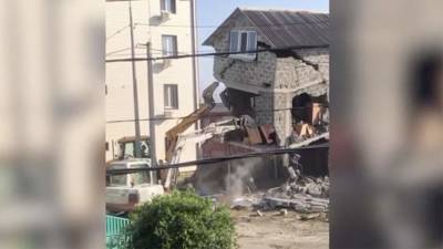В Адлере снесли самострой обвиняемого в убийстве двух судебных приставов - iz.ru - Россия - Сочи - Израиль - Адлер