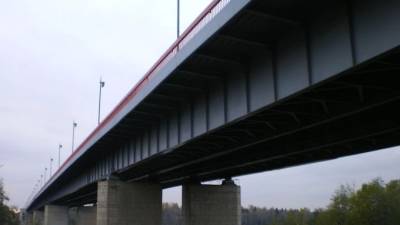 Из-за разводки Ладожского моста перекроется движение по "Коле" - piter.tv - Россия - Ленинградская обл. - р-н Кировский