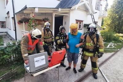 В музее-заповеднике Поленово работали сотрудники МЧС - tula.mk.ru - Россия - Тульская обл.