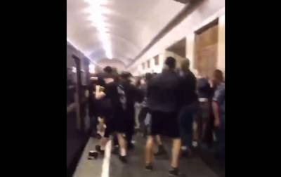 В киевском метро произошла массовая драка - korrespondent.net - Украина - Киев