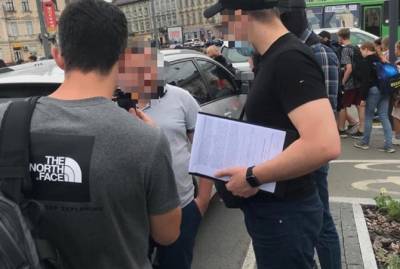 Во Львове задержали прокурора на взятке 2 тысячи долларов за закрытие дела - kp.ua - Украина - Львов - Черновцы