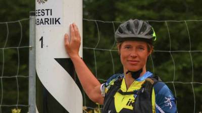 Керсти Кальюлайд - Президент Эстонии лично защищает границы на велосипеде - news-front.info - Россия - Эстония - Литва - Латвия
