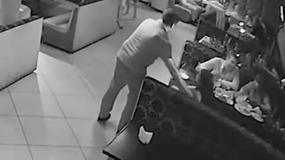 Николай Бондаренко - В Сети появилось видео скандального отдыха депутата КПРФ Бондаренко - iz.ru - Россия - Израиль - Саратов - Ставрополье