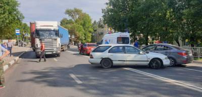 11-летний мальчик пострадал в ДТП с грузовиком и тремя легковушками в Твери - afanasy.biz - Тверь - район Заволжский, Тверь