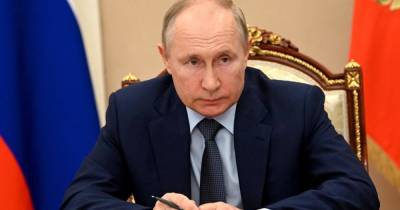Владимир Зеленский - Владимир Путин - Ангела Меркель - Путин обратил внимание Меркель на украинский закон о коренных народах - ren.tv - Россия - Украина - Германия - Берлин