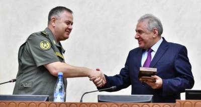 Кадровые перестановки под звуки выстрелов: что происходит в Минобороны Армении? - ru.armeniasputnik.am - Армения - Минобороны