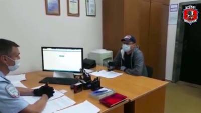 Задержан устроивший гонки на электросамокате с ребенком житель Москвы - iz.ru - Москва - Израиль
