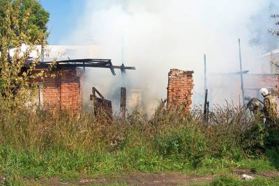 В Ивановской области загоревшийся гараж тушили 10 человек - mkivanovo.ru - Ивановская обл.