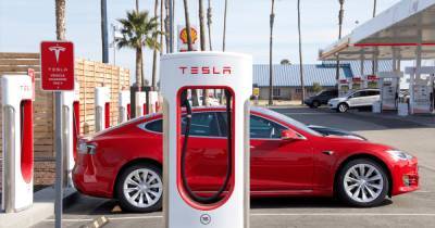 Илон Маск - Заряжаются все: Tesla откроет свои зарядки Supercharger электрокарам других марок - focus.ua - Украина