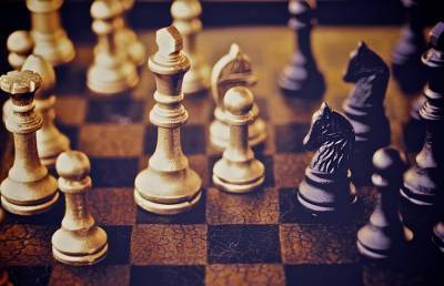 «Ход королевы» – кто был прототипом главной героини, и что дают занятия шахматами? - ont.by - США - Белоруссия - Индия