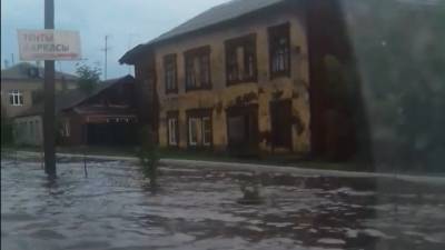 "Хорошо плывем": улица в Челябинской области превратилась в реку - vesti.ru - Челябинская обл. - Копейск