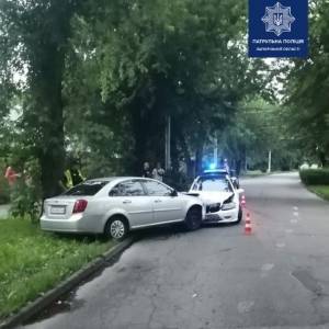 В Запорожье пьяный водитель выехал на встречную полосу и протаранил другое авто. Фото - reporter-ua.com - Запорожье