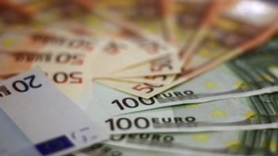 Впервые с 6 июля евро опустился ниже 87 рублей - piter.tv