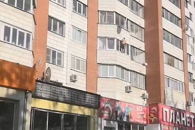 Россиянин попробовал забраться на балкон к бывшей жене и погиб - lenta.ru - Екатеринбург - Новосибирск - Свердловская обл.