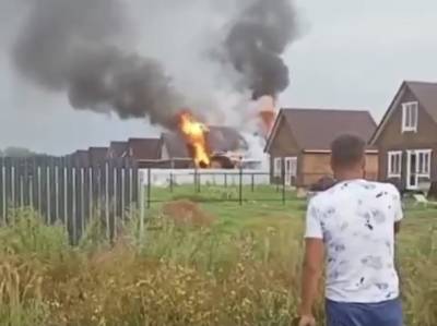 В Башкирии три дома загорелись, предварительно, из-за удара молнии - ufacitynews.ru - Башкирия - с. Иглино
