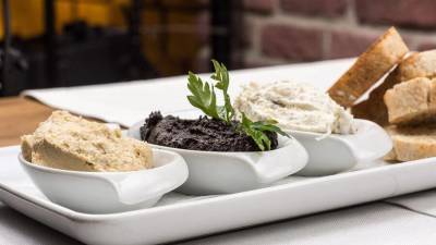 Тапенада из оливок - простая и вкусная паста для хлеба - skuke.net