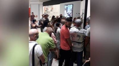 Воронежцы сравнили давку у пункта вакцинации в ТЦ с маршруткой в час пик - vestivrn.ru - Воронеж - Воронежская обл.