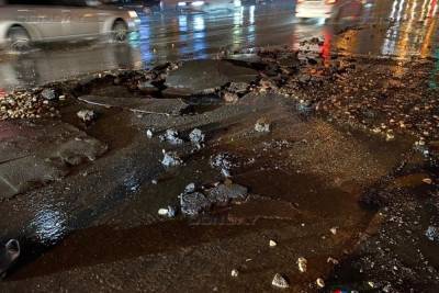 На Буденновском в Ростове после ливня разворотило асфальт - rostov.mk.ru - район Ленинский - Буденновск