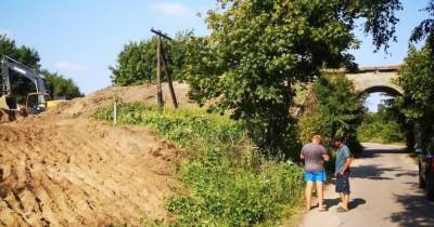 В Филино начали сносить старинную арку на въезде в посёлок - klops.ru - Калининград