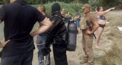 В Киеве женщина помогла полиции и водолазам найти саму себя. Она два часа стояла у них за спиной - cxid.info - Украина - Киев