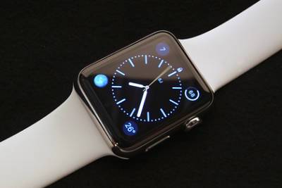 Новая iOS сломала Apple Watch - lenta.ru