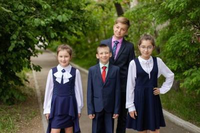 Школьная форма, костюмы, рубашки, фартуки и платья поступили в «Для самых главных» в Чите - chita.ru - Чита
