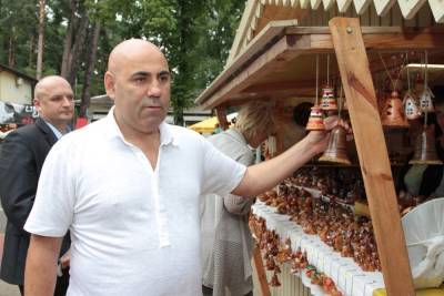 Владислав Безбородов - Иосиф Пригожин - Стас Пьехи - Пригожин захотел шарахнуть по бошке избившей сына Пьехи женщине - mk.ru