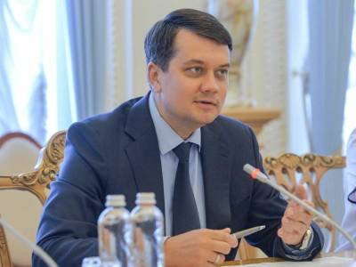 Владимир Зеленский - Дмитрий Разумков - Разумков подписал три закона о судебной реформе. Они направлены на подпись Зеленскому - gordonua.com - Украина