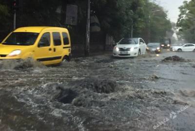 В Одессе ищут мужчину, которого потоки воды носили по улицам - kp.ua - Украина - Одесса