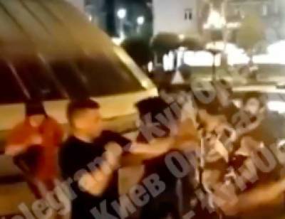 В Киеве иностранцы устроили палочное побоище на Майдане - lenta.ua - Украина - Киев
