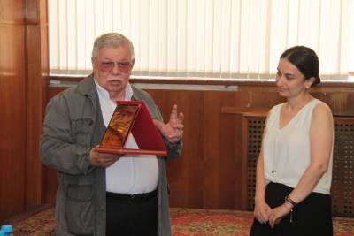 Сотрудники Trend.az и Day.Аz награждены Союзом театральных деятелей Азербайджана (ФОТО) - trend.az - Азербайджан