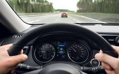 Тест кроссоверов Qashqai и X-Trail с автопилотом: водитель (пока!) нужен - zr.ru