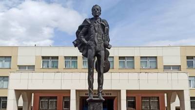 Булат Окуджава - Памятник Булату Окуджаве в Теплом Стане отреставрируют - vm.ru