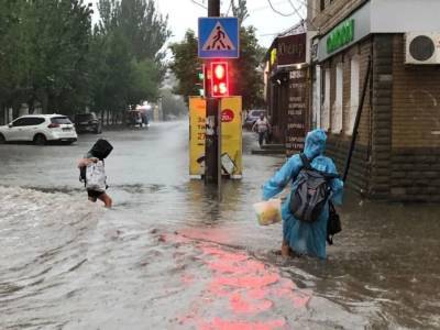 В результате ливня в Бердянске погибли два человека – на подтопленном участке оборвались электропровода - gordonua.com - Украина - Киев - Одесса - Бердянск