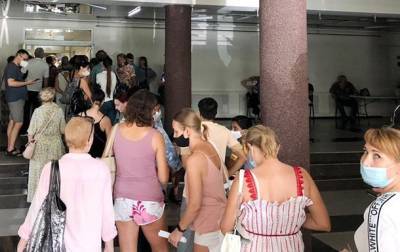 Новый рекорд: от COVID привили 140 тысяч украинцев - korrespondent.net - Украина