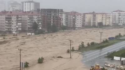 Сулейман Сойлу - В Турции проливные дожди вызвали наводнения - piter.tv - Турция - Забайкальский край