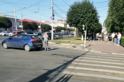 ГИБДД сообщила подробности ДТП с выездом автомобиля на тротуар в центре Рязани - 7info.ru - Рязань